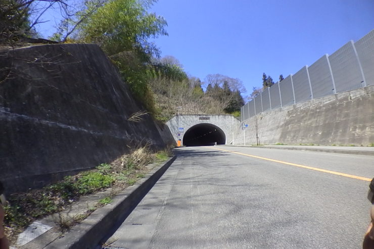 怪しいトンネル