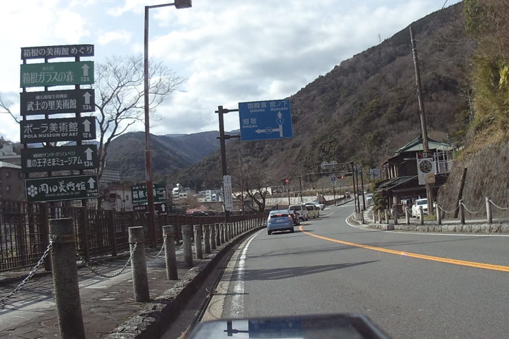 箱根旧道との交差点