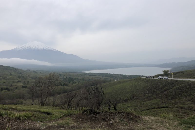 山中湖小山線からの富士山と山中湖