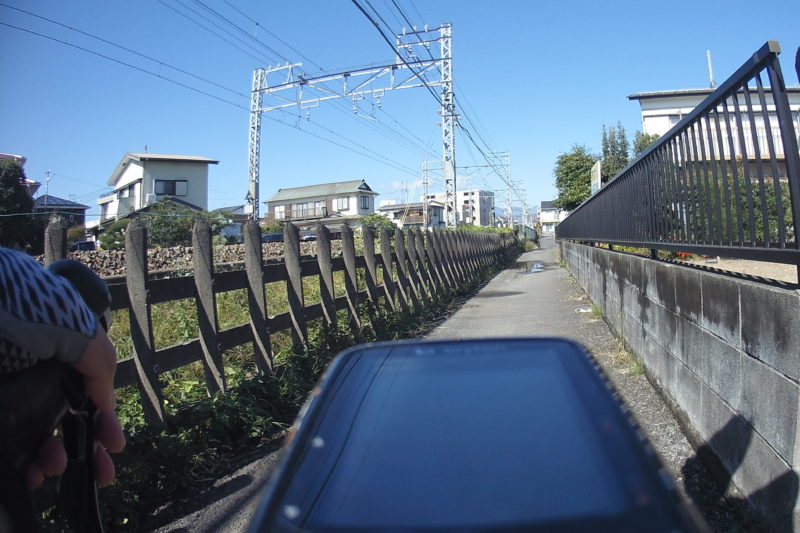 小田急線沿いの道