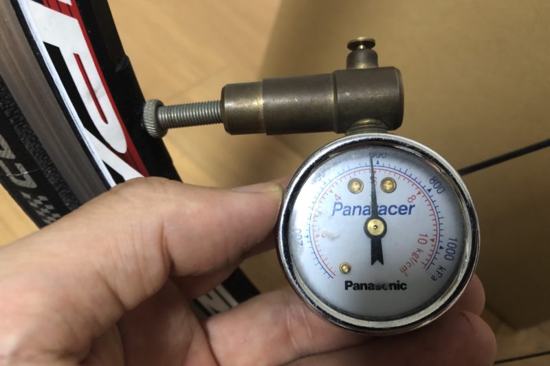 ロードバイクタイヤの空気圧測定