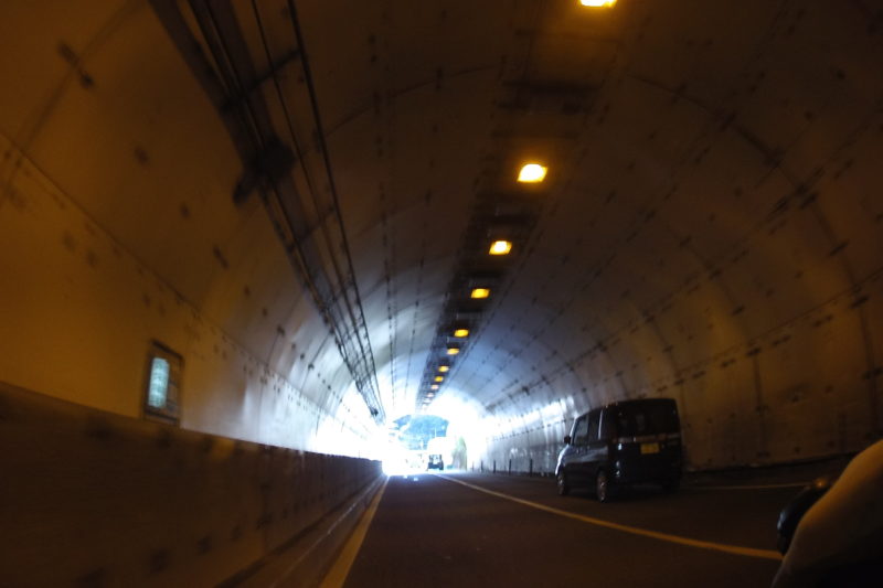 横須賀市の１６号線のトンネル