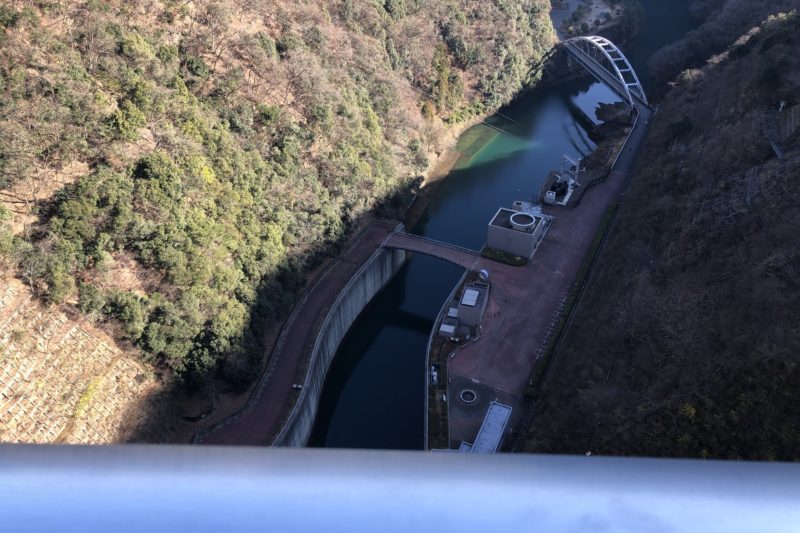 宮ケ瀬湖ダムを上から見下ろした