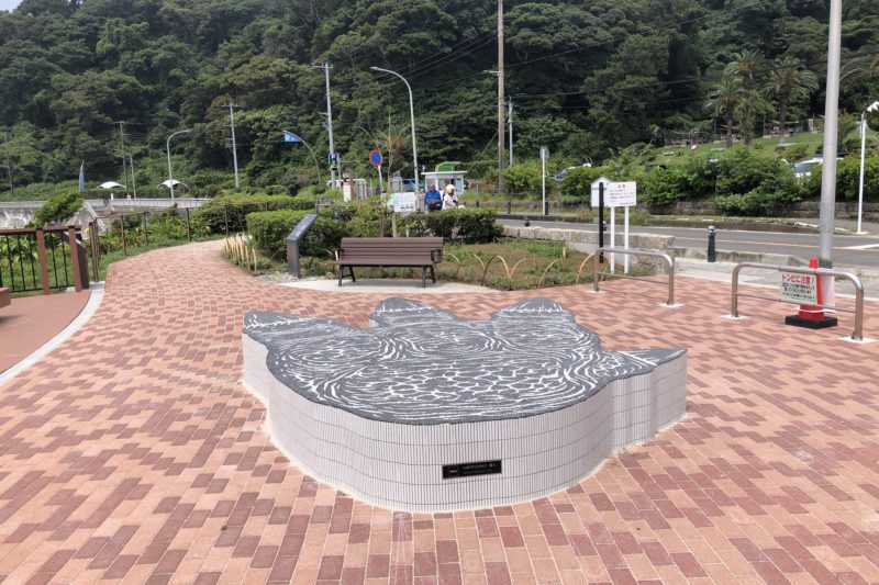 たたら浜展望公園のゴジラの足跡