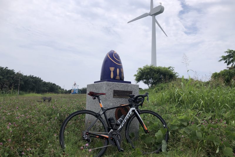 宮川公園の風車とモニュメント