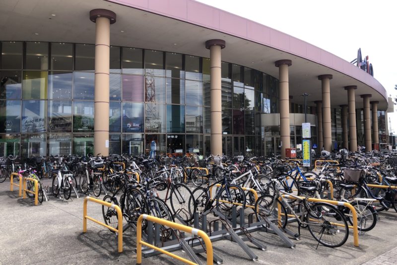 アリオ橋本と駐輪場