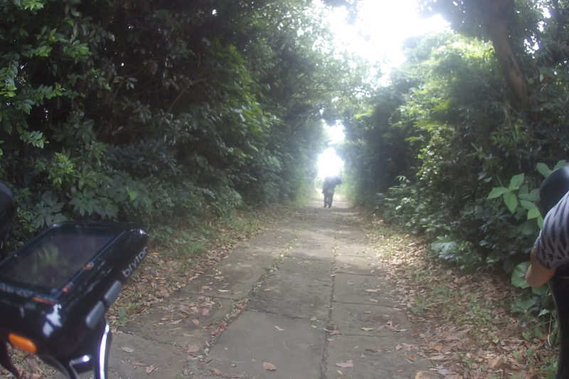 剱先灯台への石畳