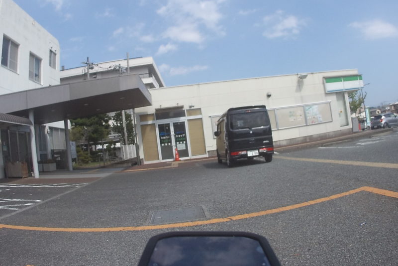 秦野市役所とコンビニ