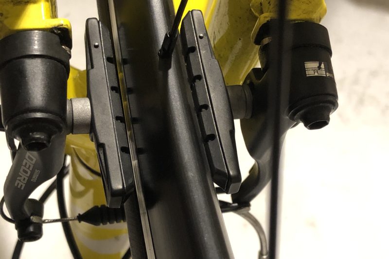 クロスバイクのVブレーキの左右調整