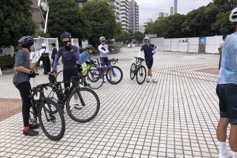 三笠公園で休憩するサイクリスト