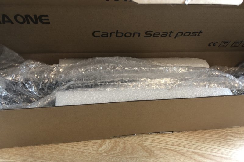購入したシートポストの梱包状態