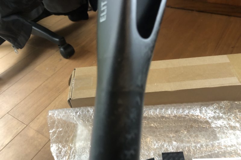 シートポストのカーボン面