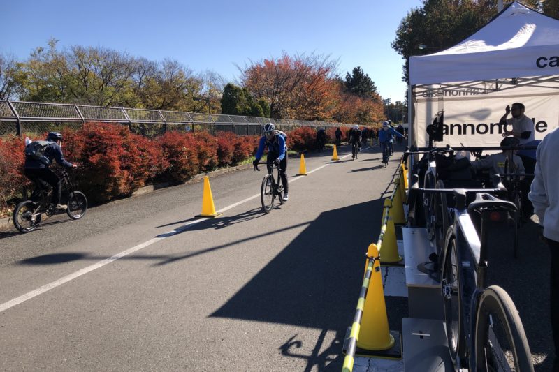 スポーツバイクデモ2025の試乗風景