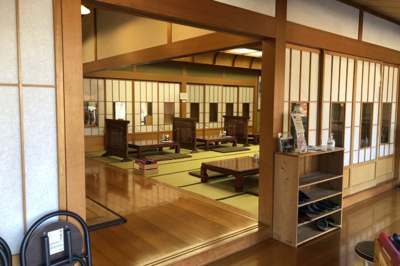 cafe WILD CHICKEN店内