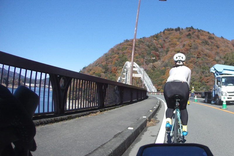 宮ケ瀬湖まわりをサイクリング中