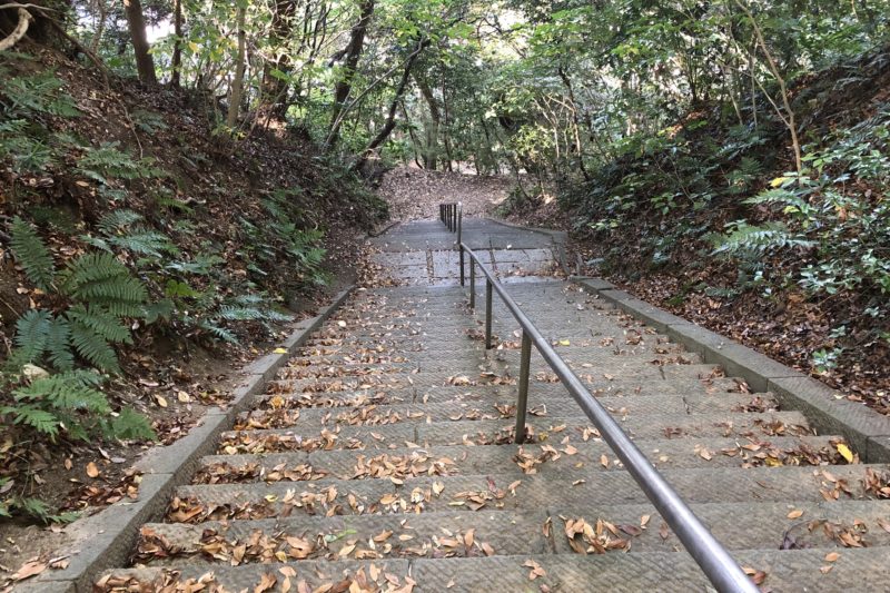 浦賀城跡への階段