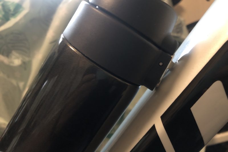 真空ボトルがフレームと接触しているところ