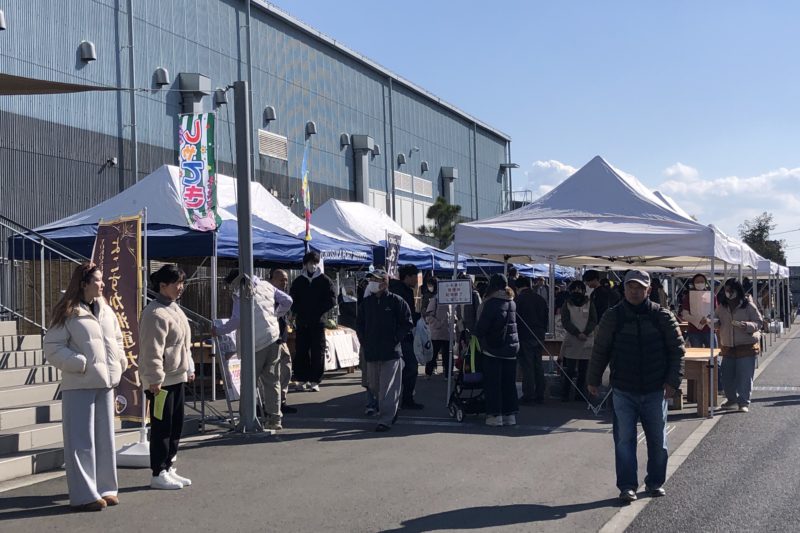横須賀ポートマーケットの野外イベント