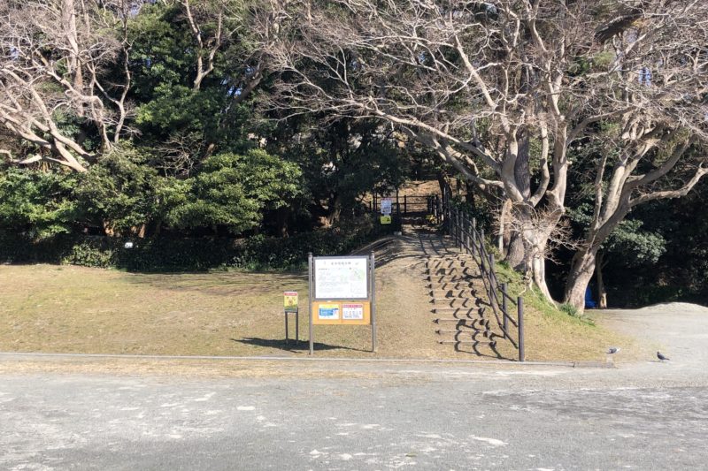 走水低砲台跡へ向かう階段