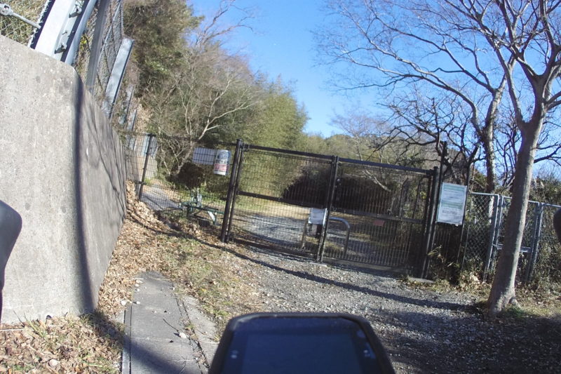 池子の森自然公園の裏口