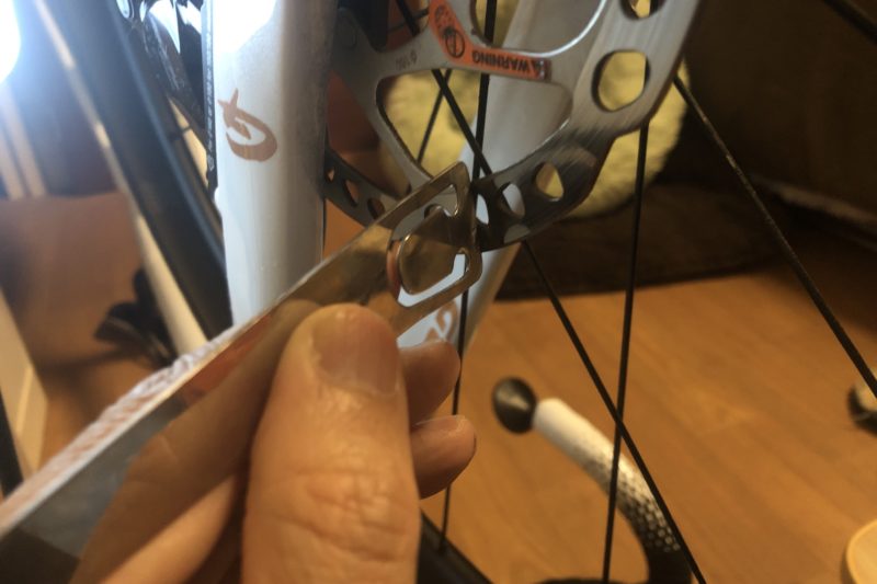 ロードバイクのディスクローターの曲がりチェック