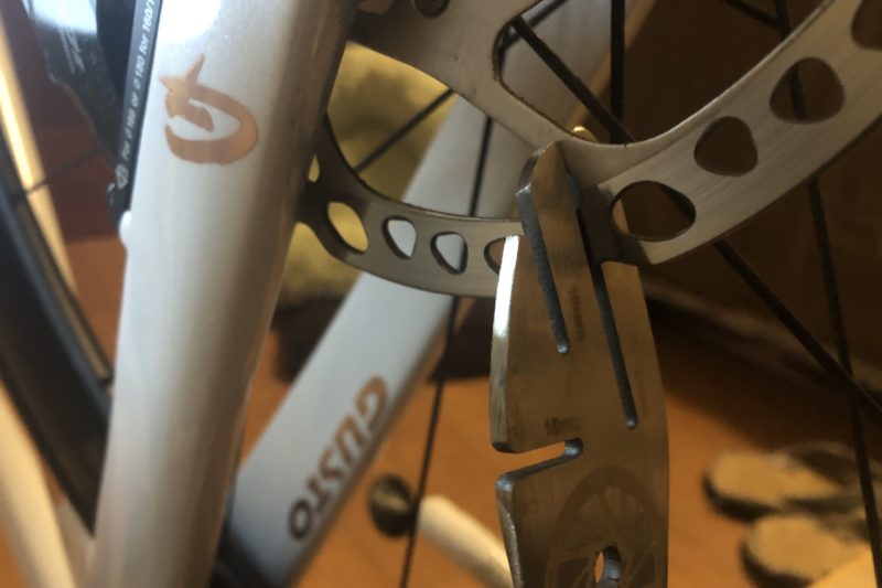 ロードバイクのディスクローター曲がりを修繕