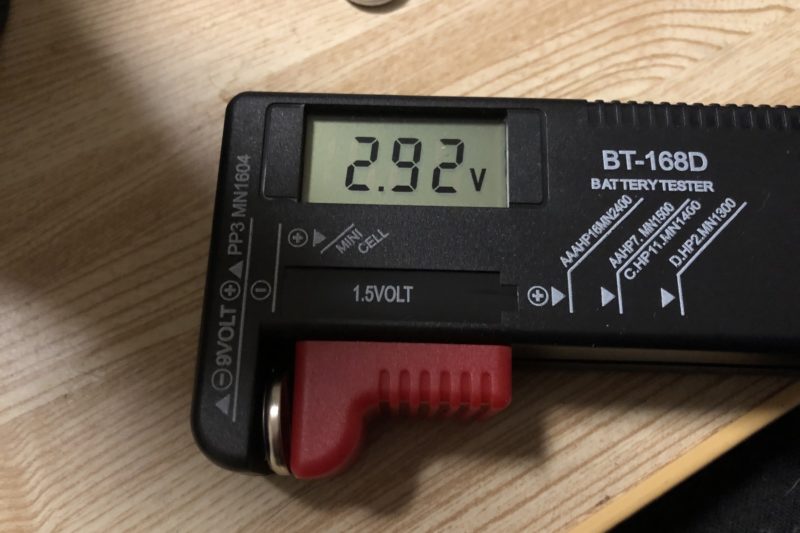 コイン電池の電圧測定