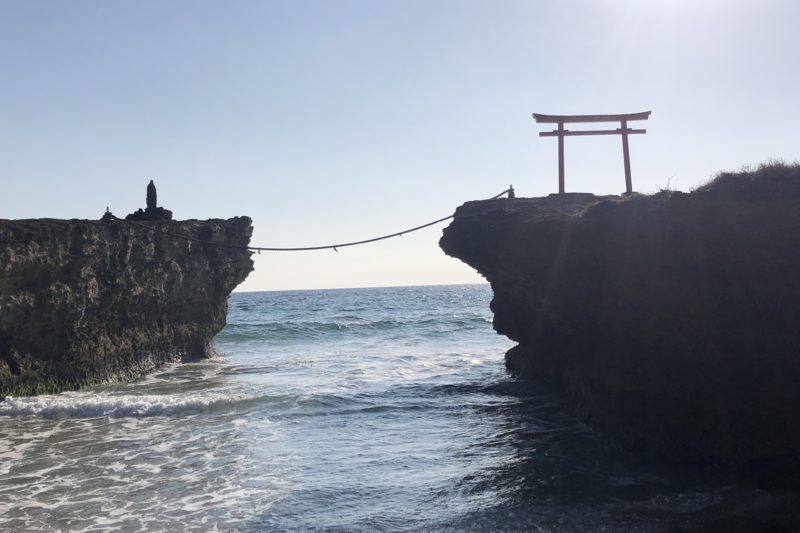 白濱神社の海岸鳥居