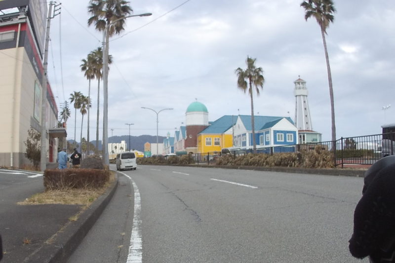 伊東マリンタウンぞいの道