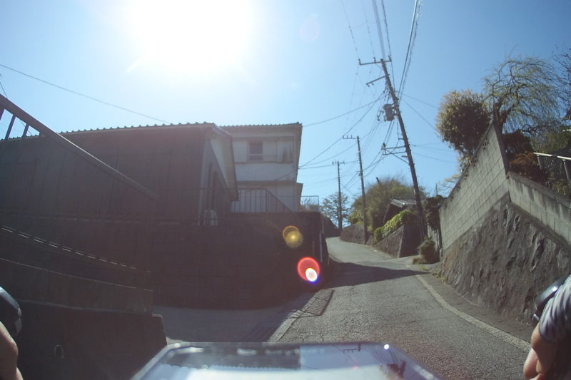 衣笠城址への向かう激坂